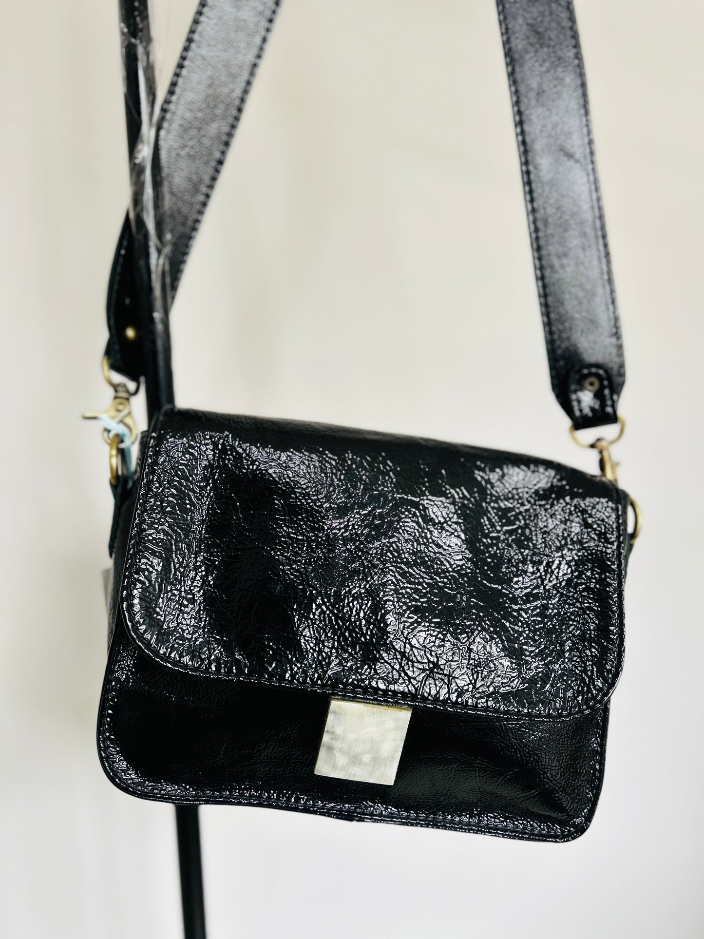 Cartera cuero con etiqueta MARILLA DAUBER