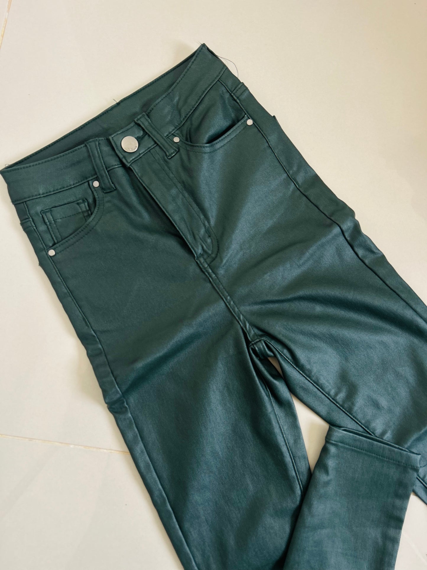 Pantalón engomado nuevo txs T32/34
