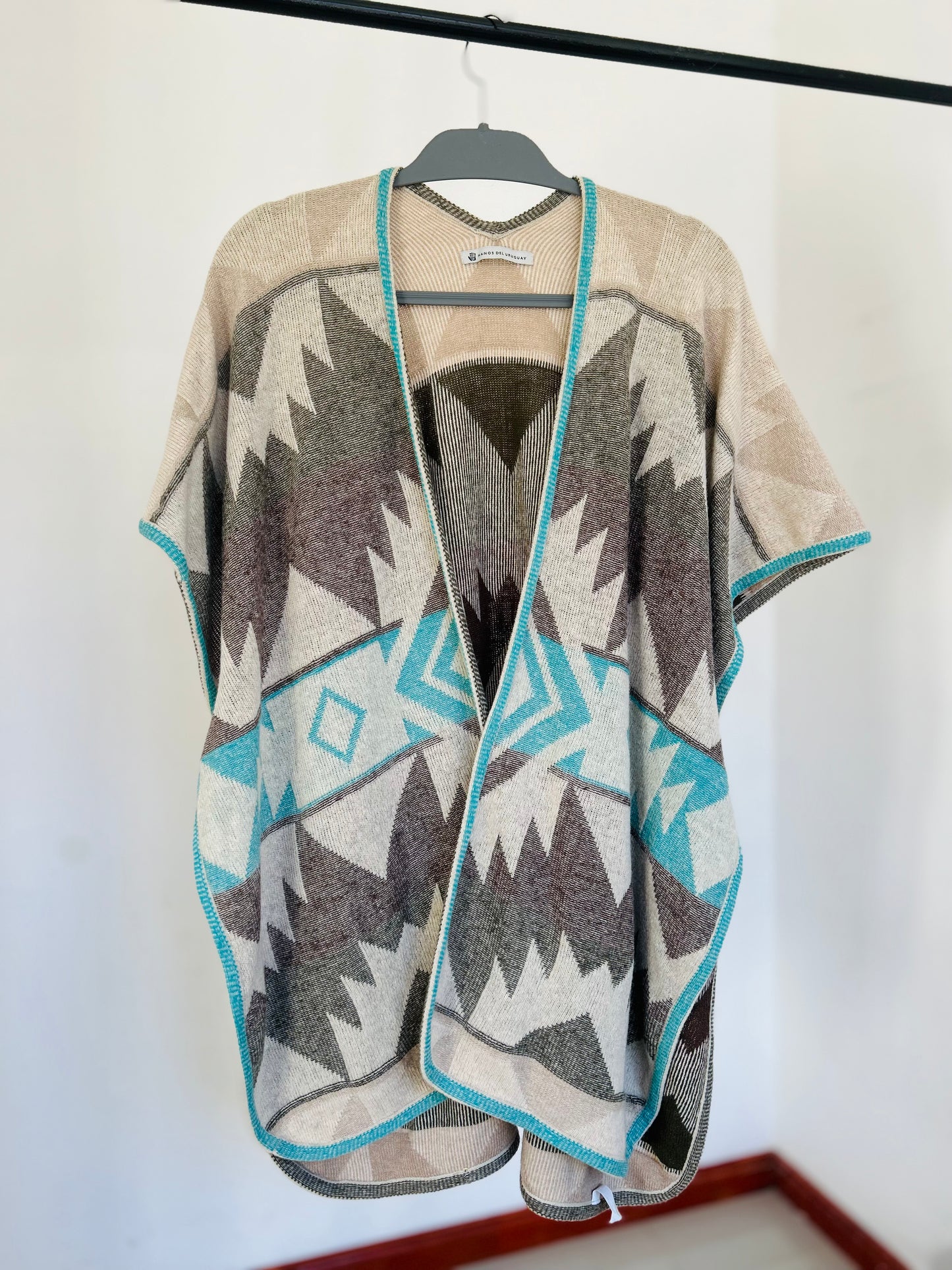 Poncho Manos Del Uruguay con lana talla única