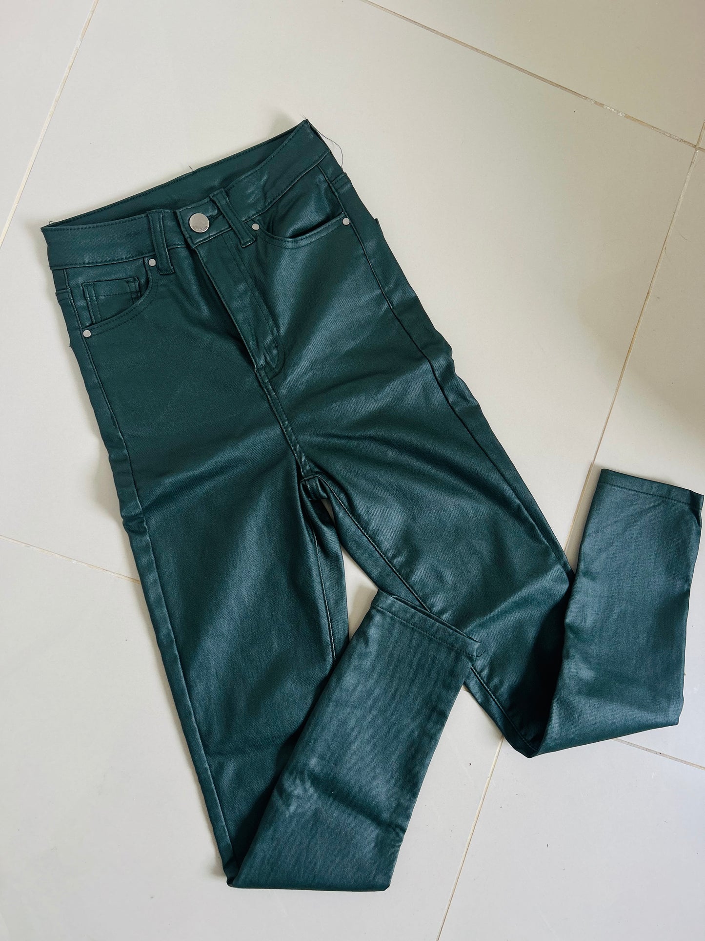 Pantalón engomado nuevo txs T32/34