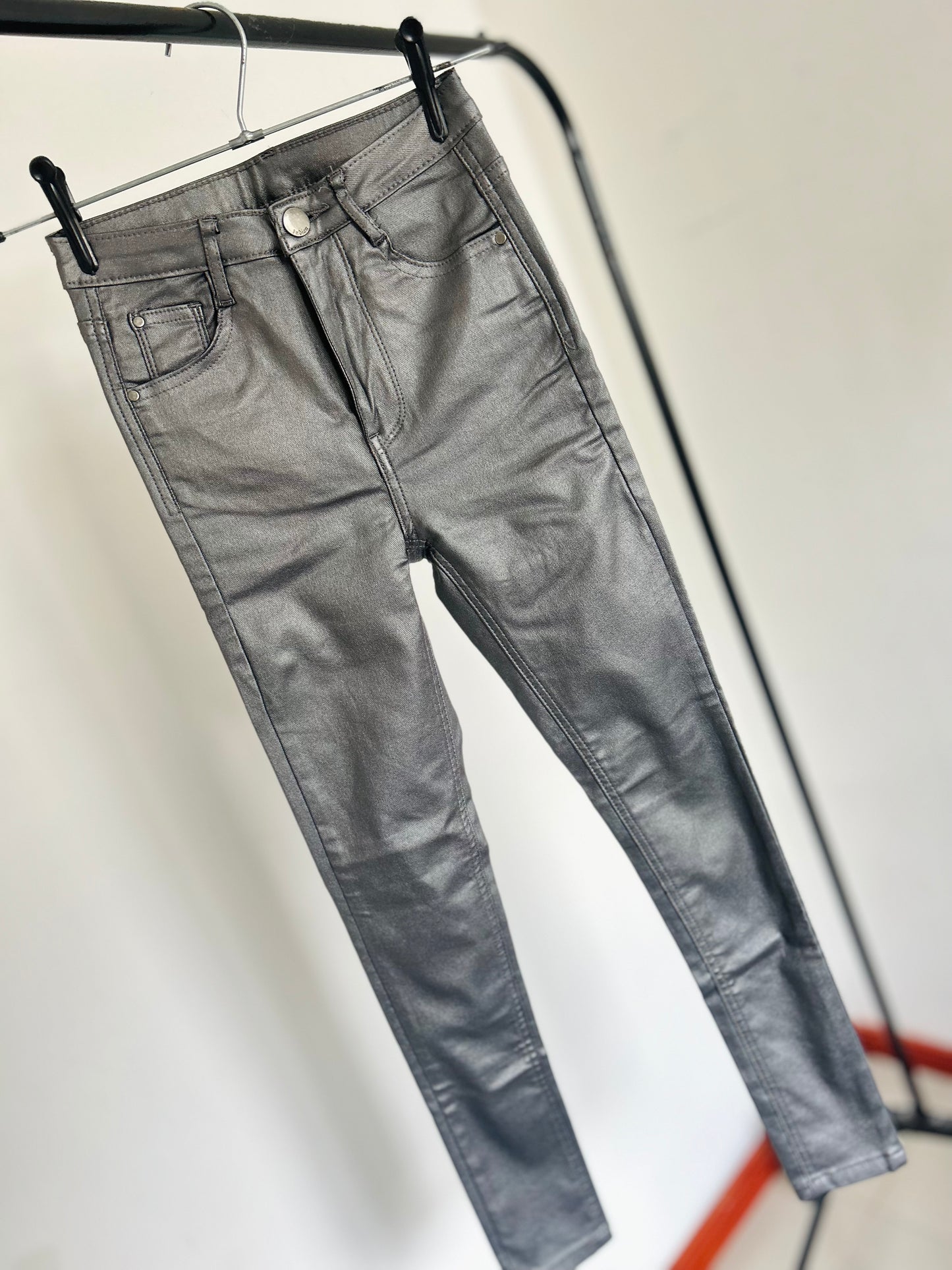 Pantalón engomado nuevo xs T32/34