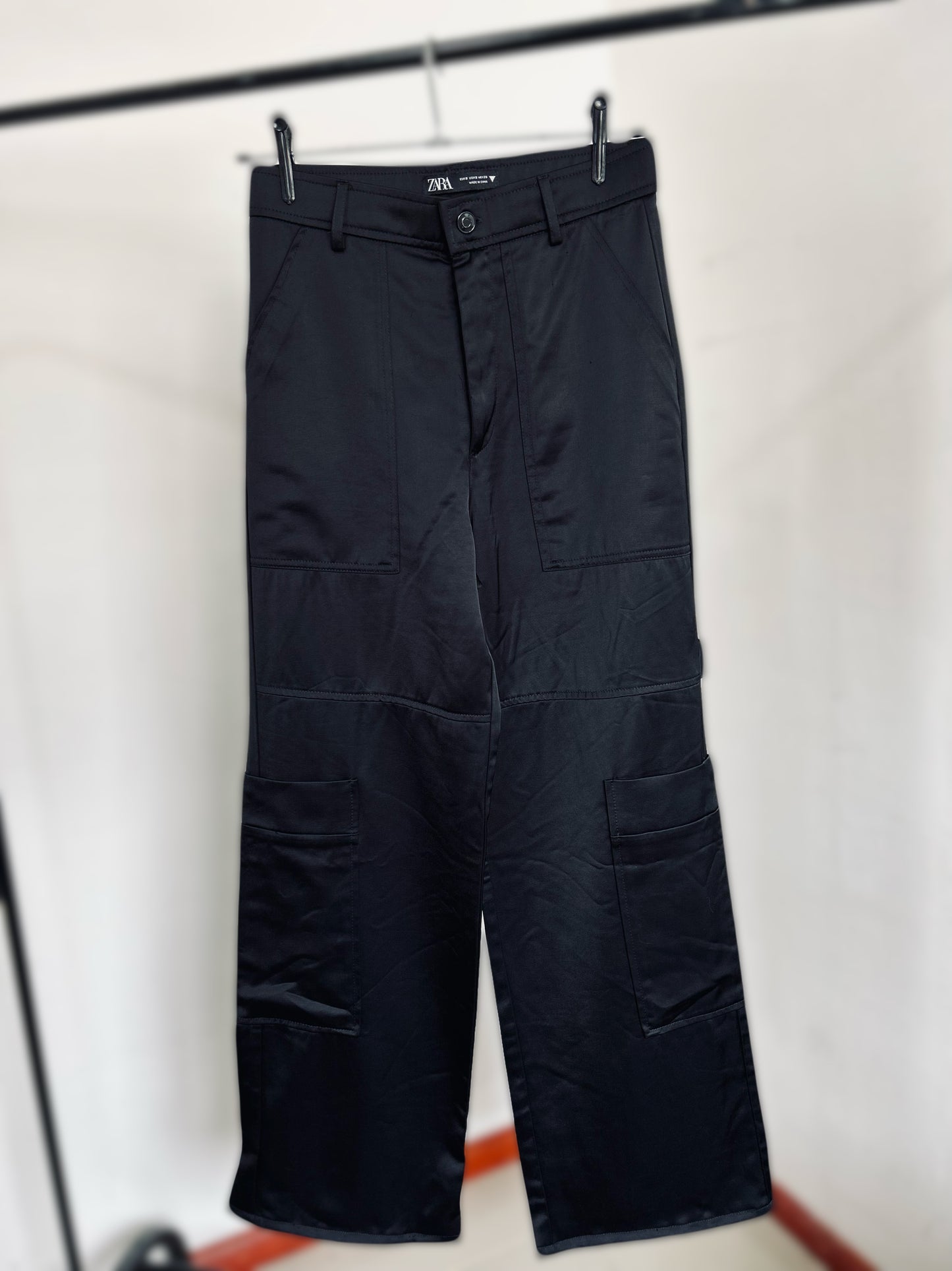 Pantalón cargo satinado ZARA TS