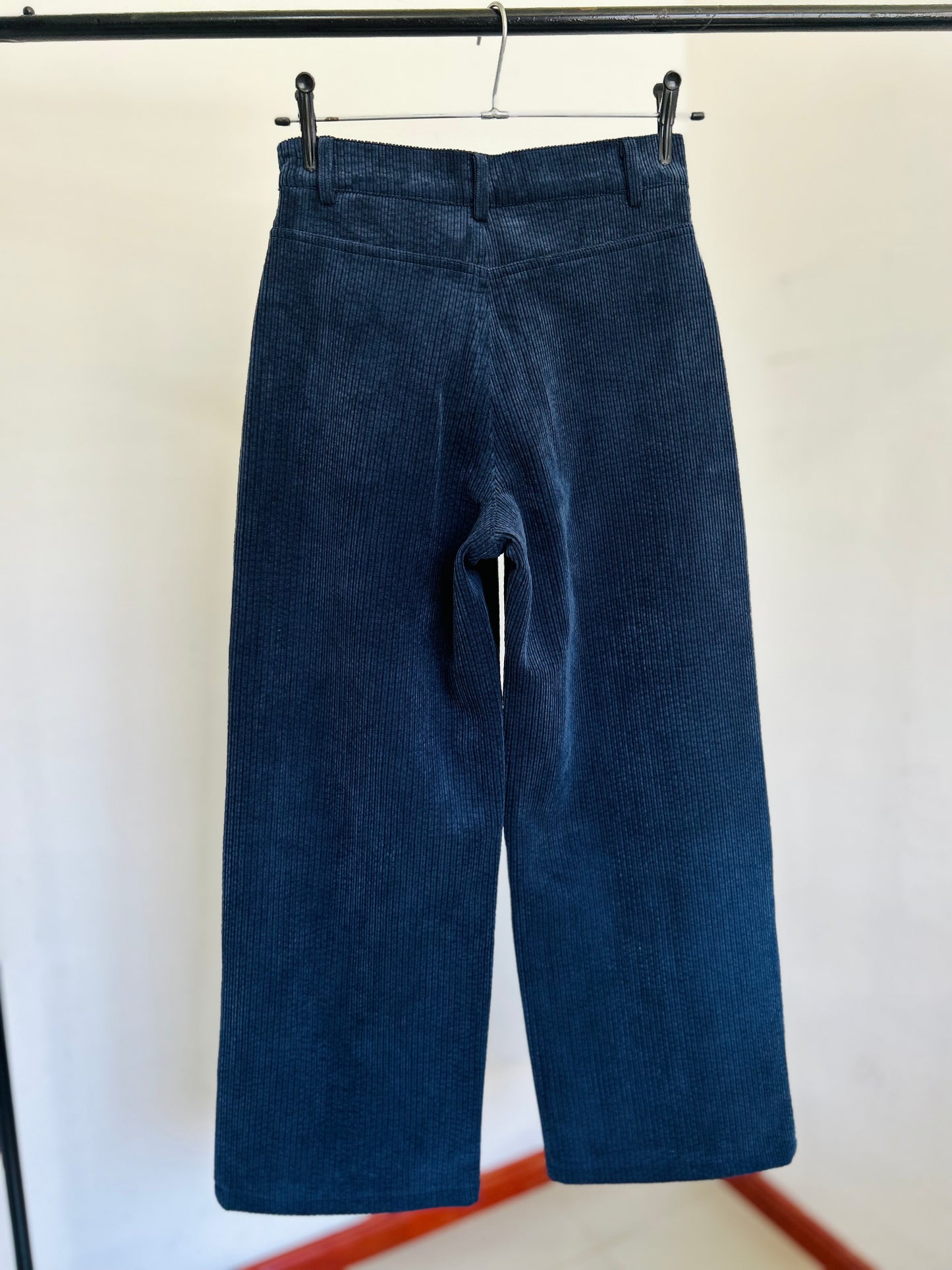 Pantalón pana marine Zara T34