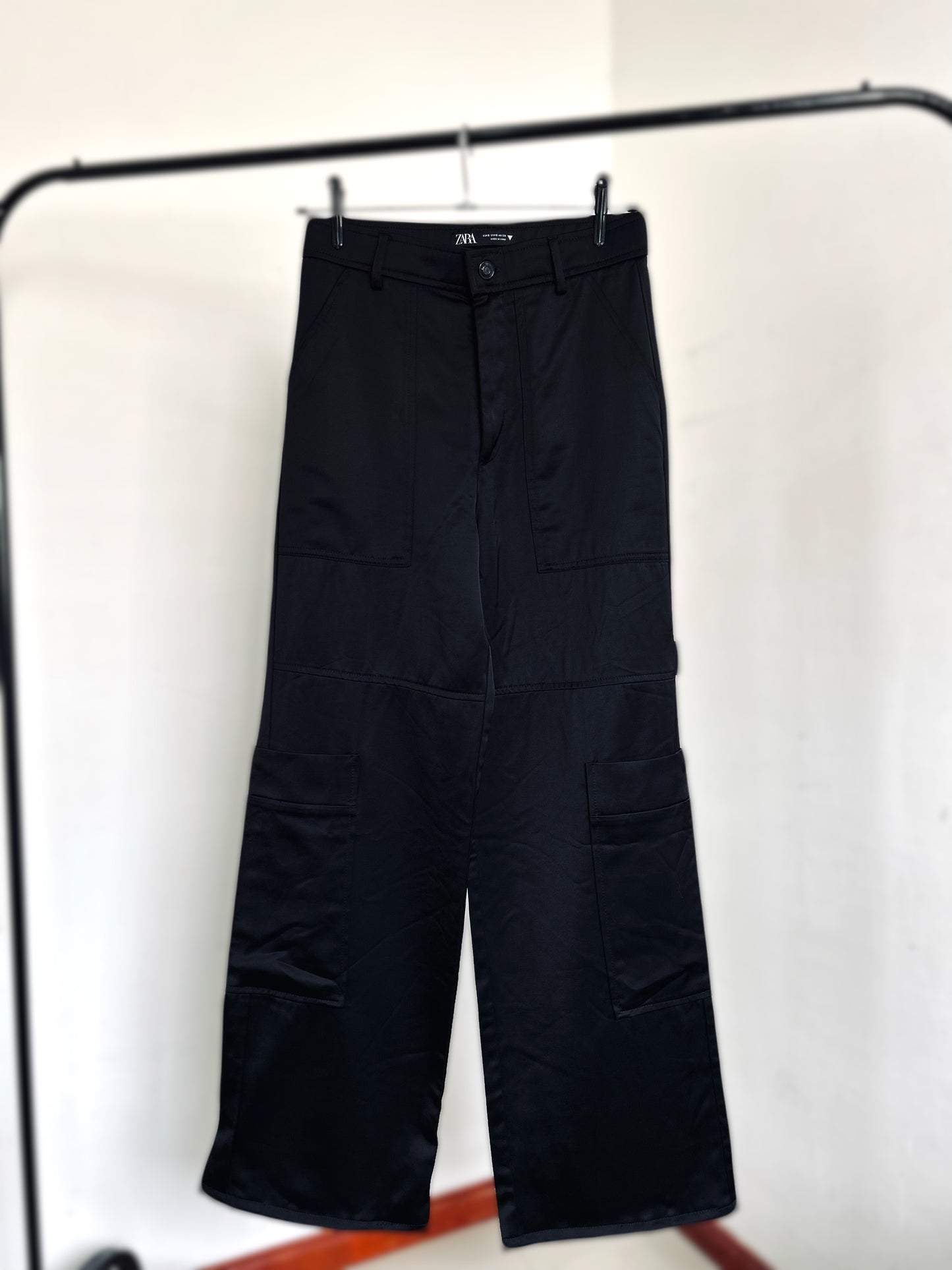 Pantalón cargo satinado ZARA TS