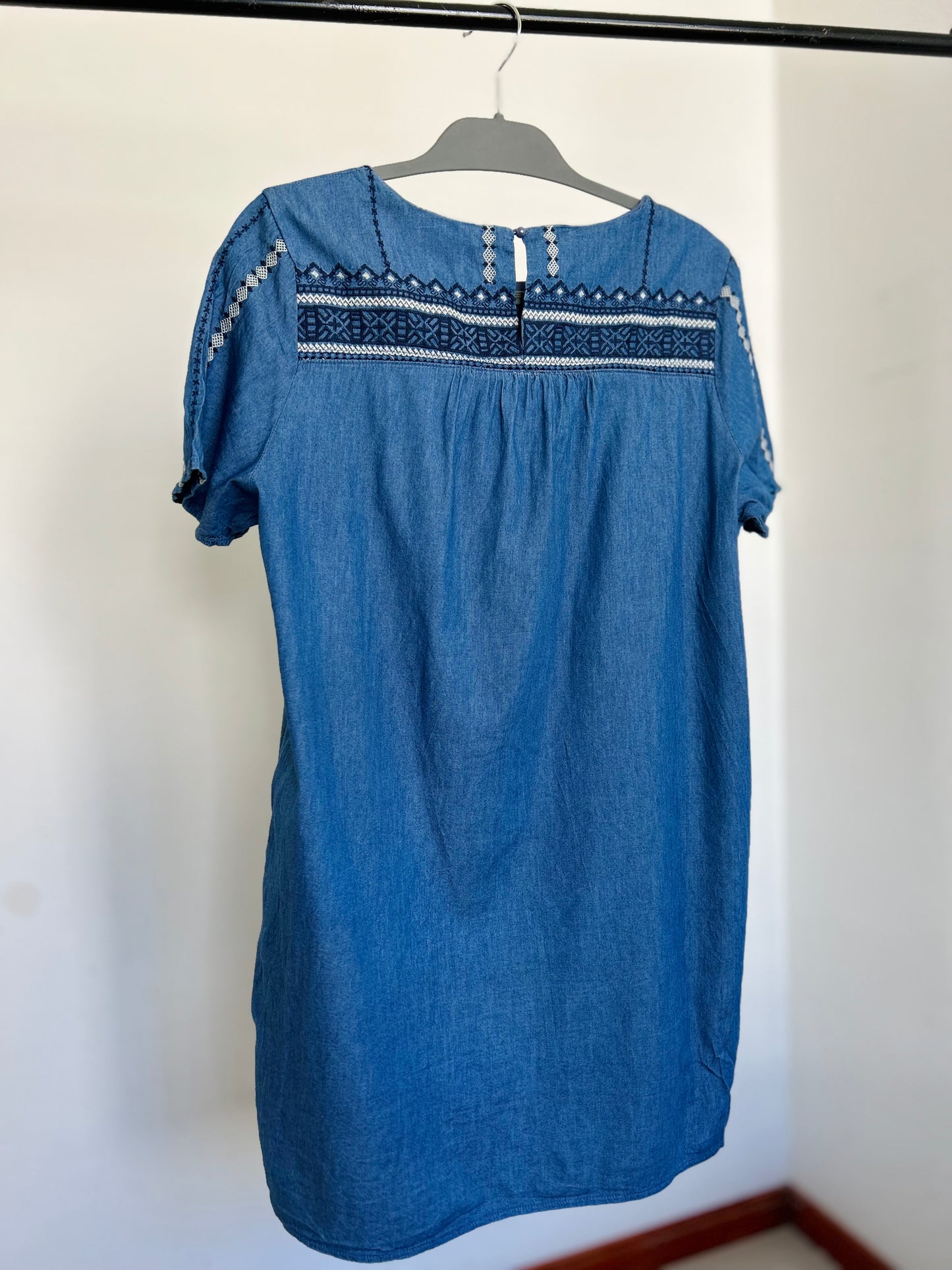 Vestido jean y bordado LÍMITE TM/L