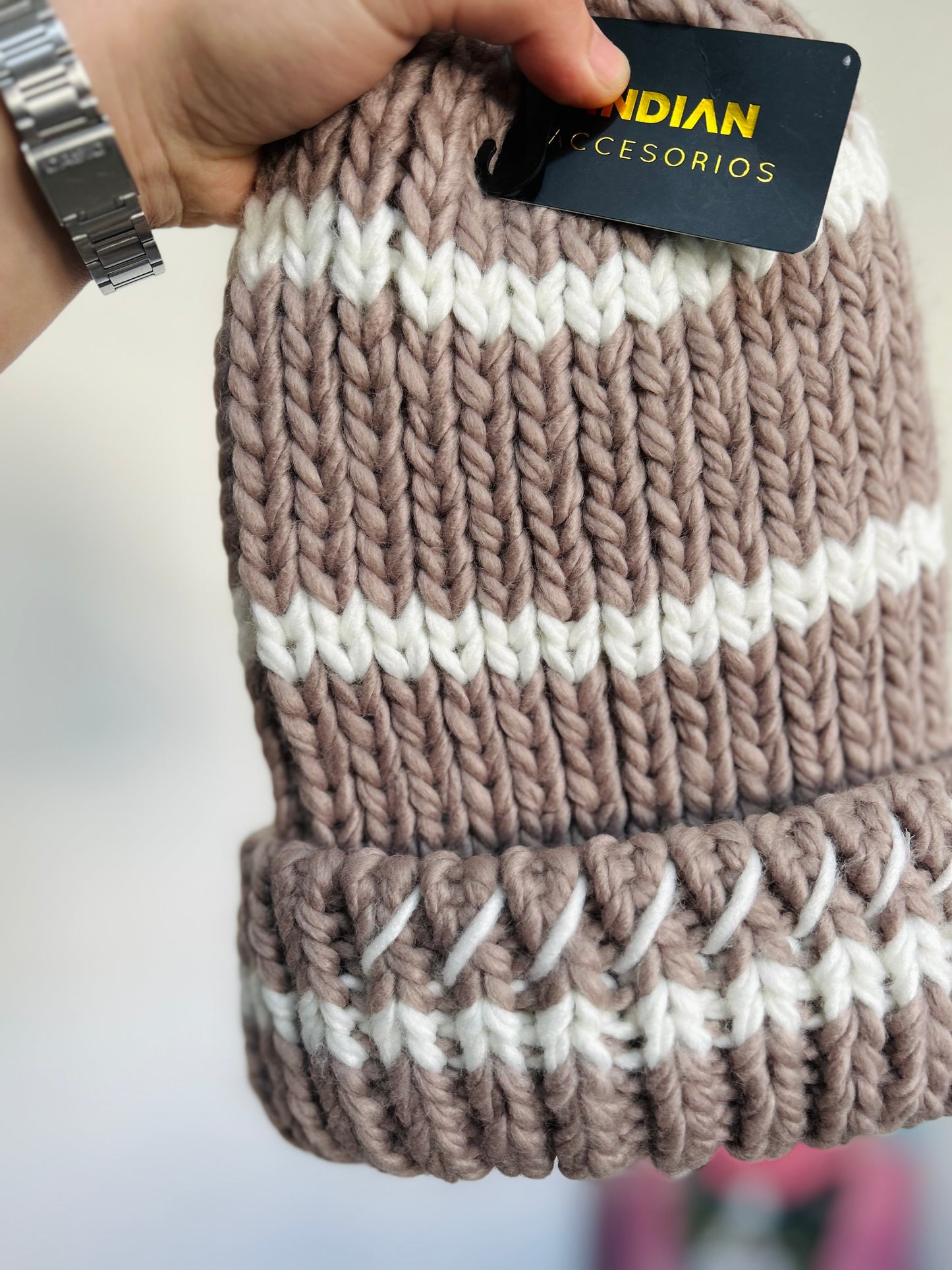 Gorro tejido grueso con etiqueta TM