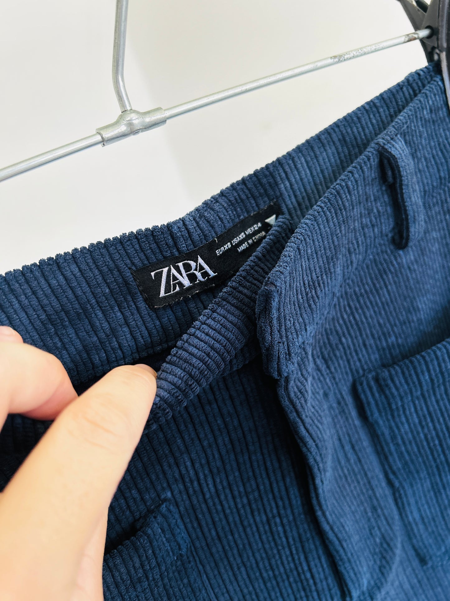 Pantalón pana marine Zara T34