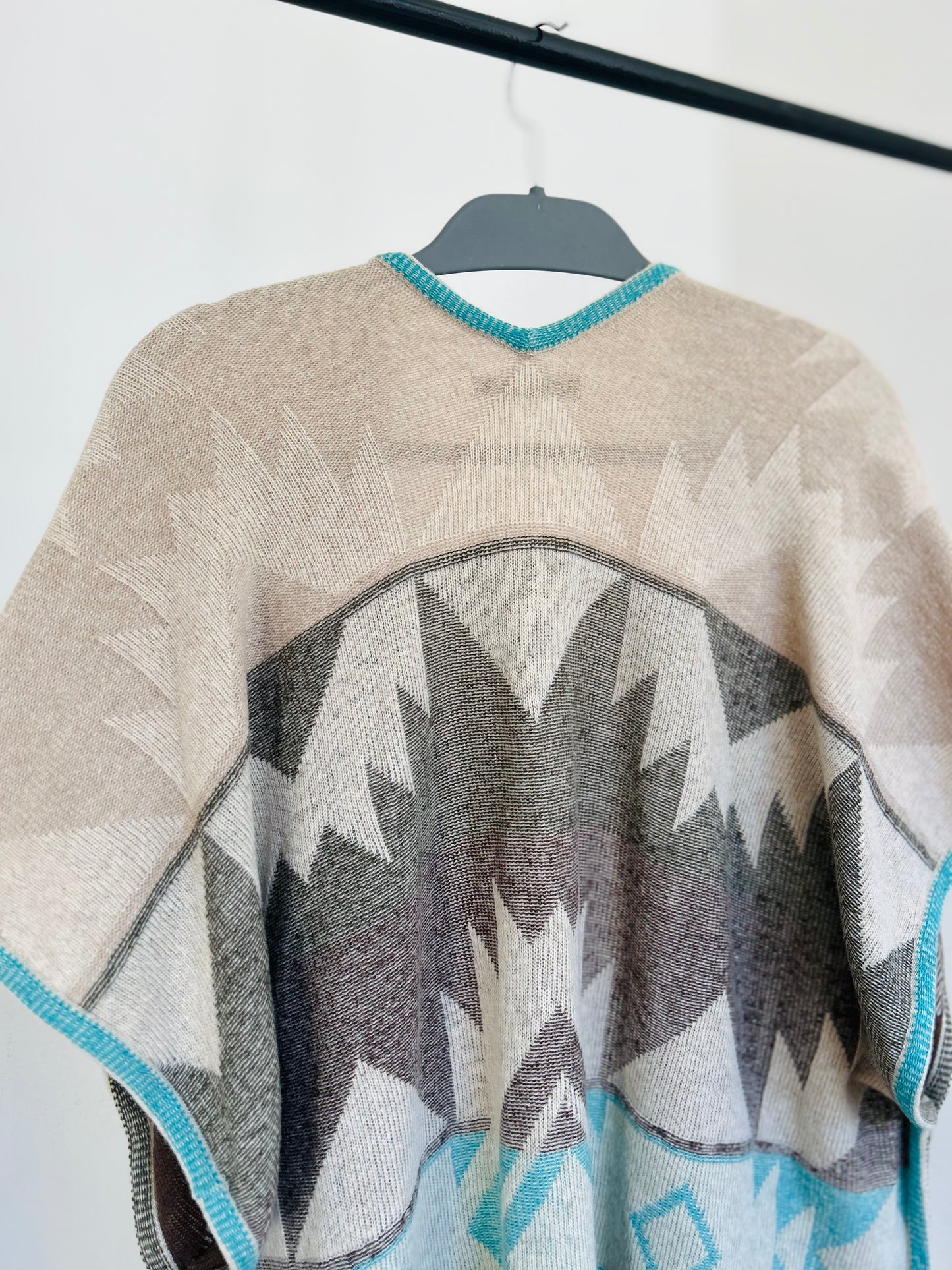 Poncho Manos Del Uruguay con lana talla única