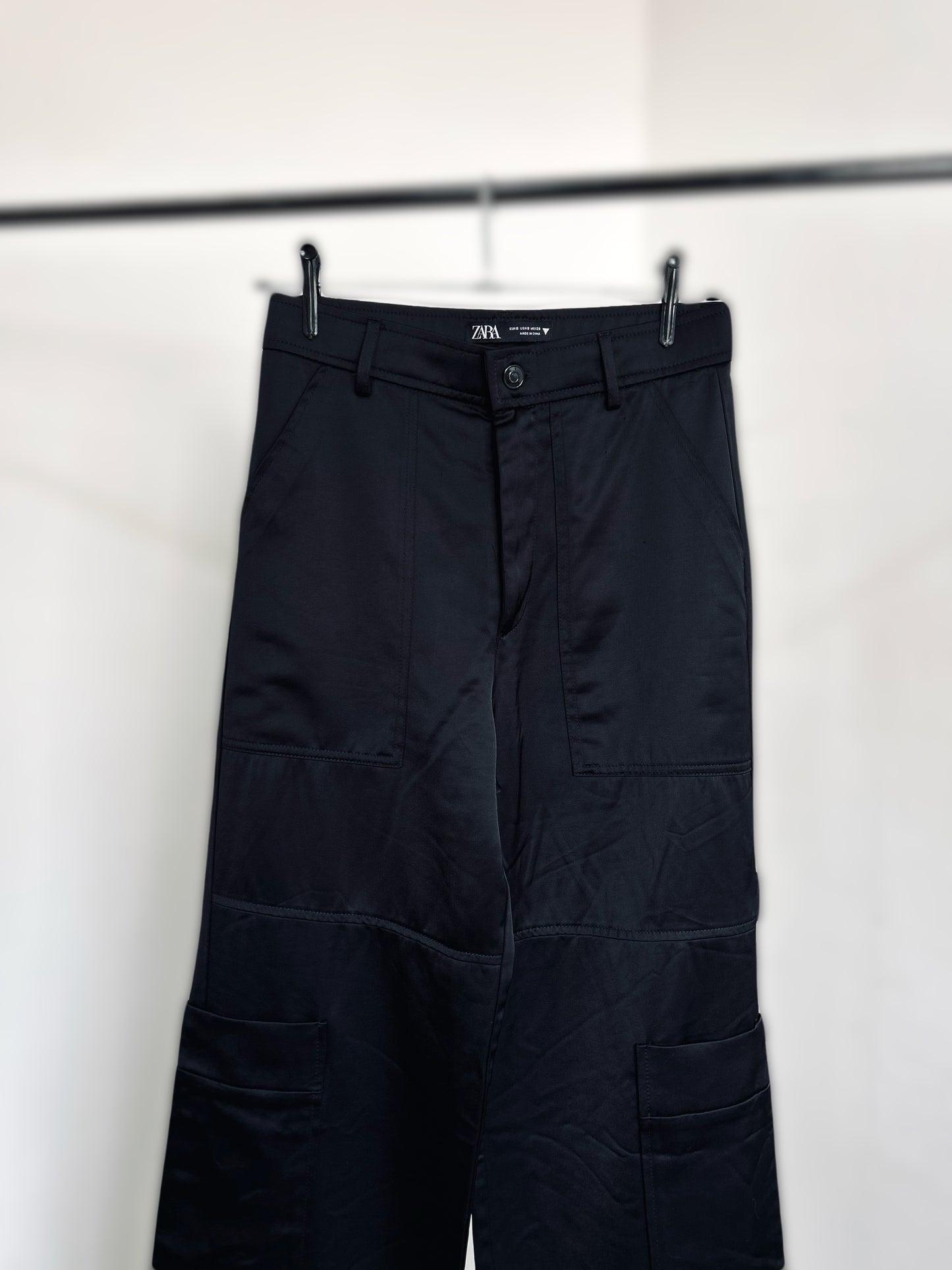 Pantalón cargo satinado ZARA TS