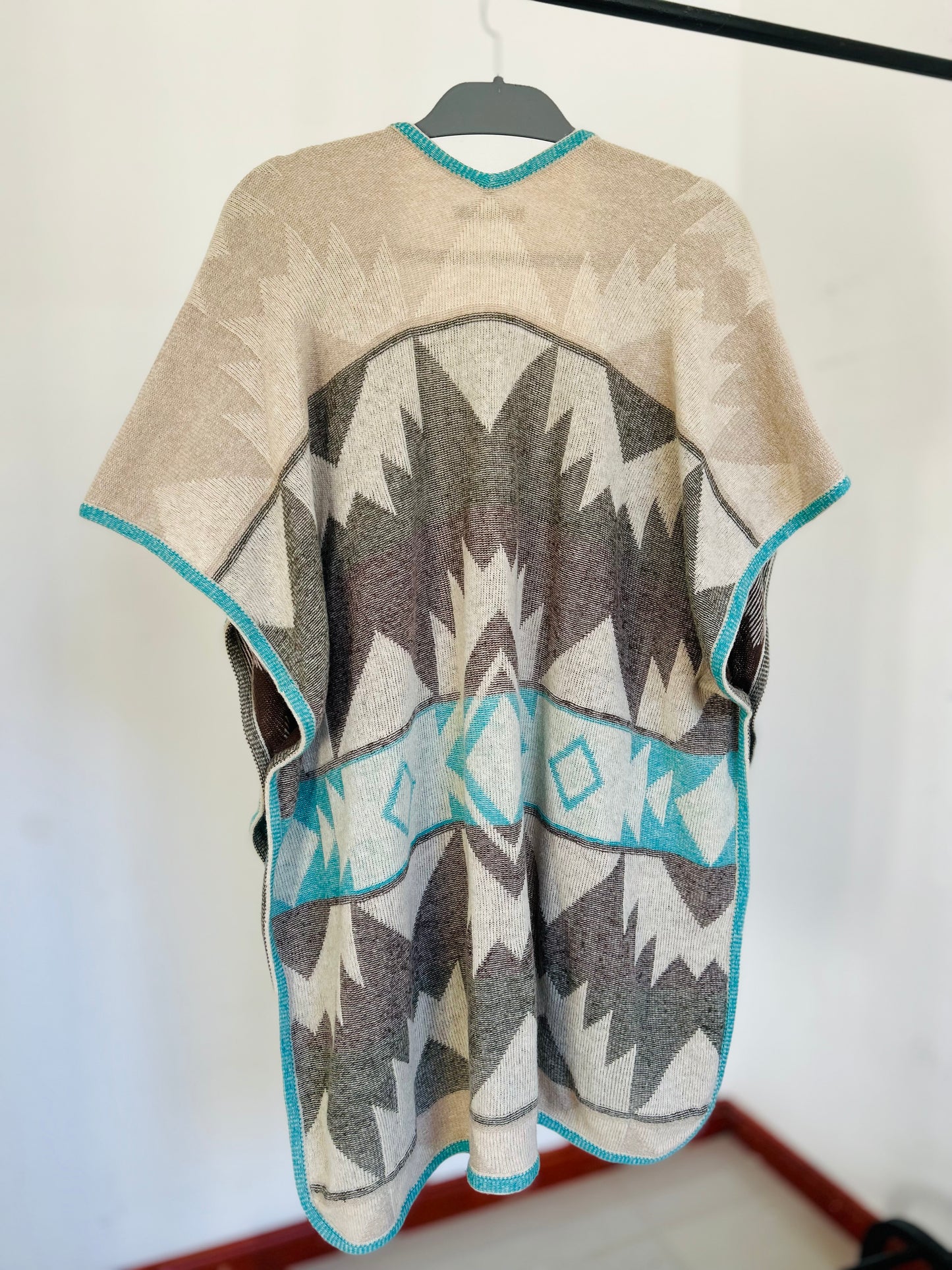 Poncho Manos Del Uruguay con lana talla única