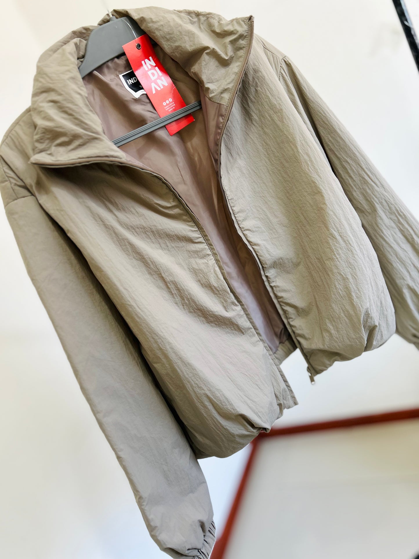 Campera rompe viento liviana Indian con etiqueta TM