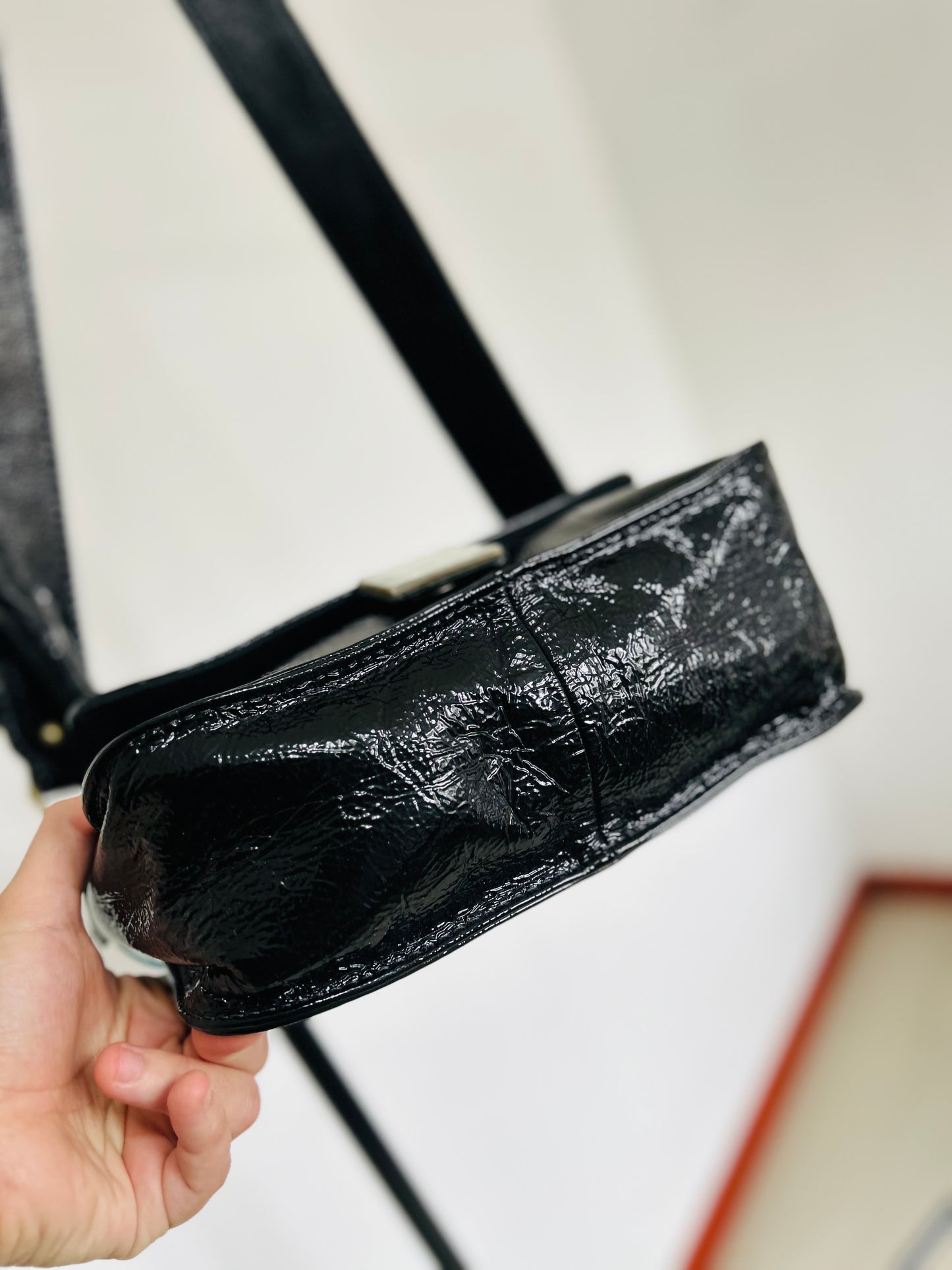 Cartera cuero con etiqueta MARILLA DAUBER