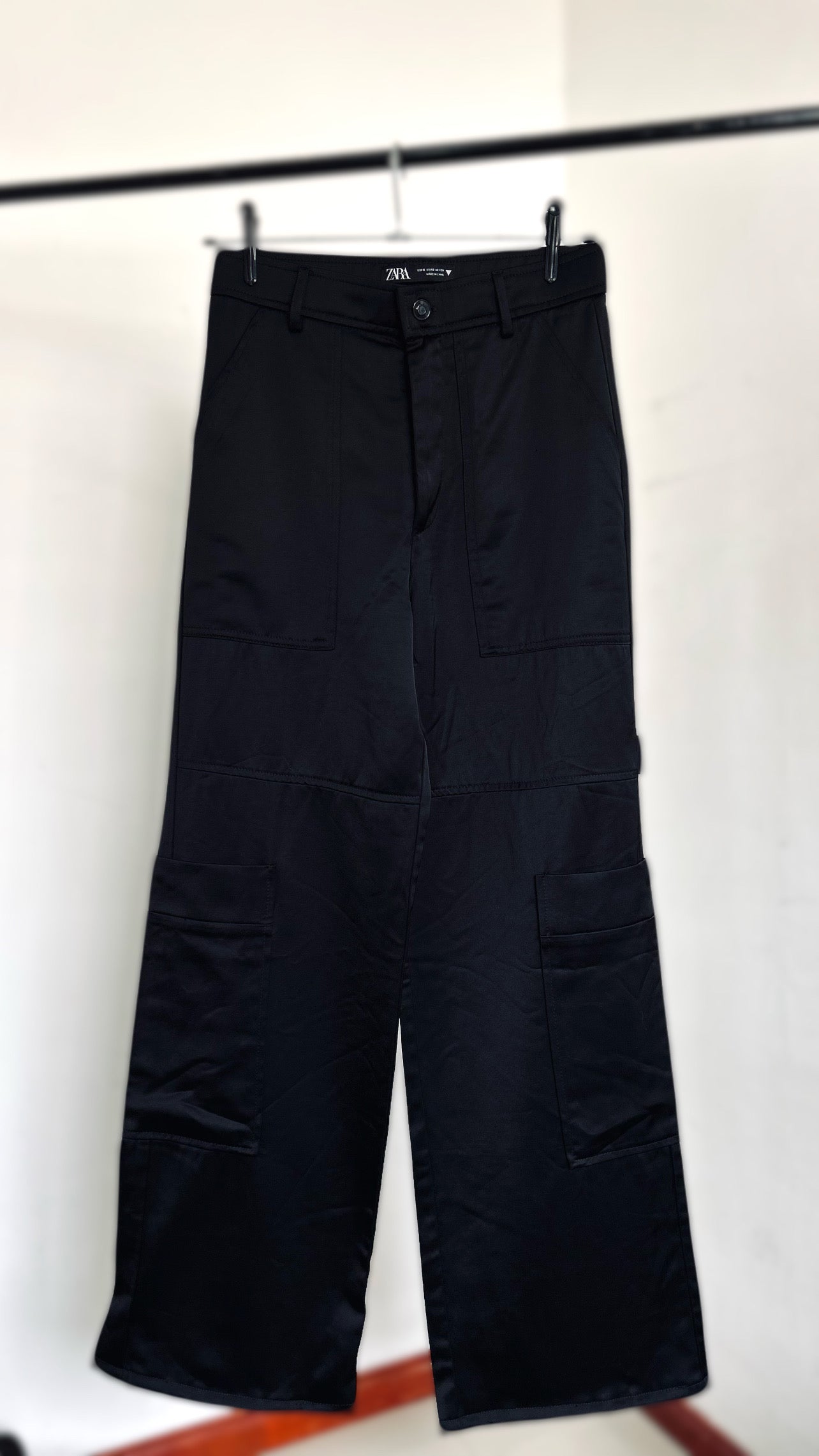 Pantalón cargo satinado ZARA TS