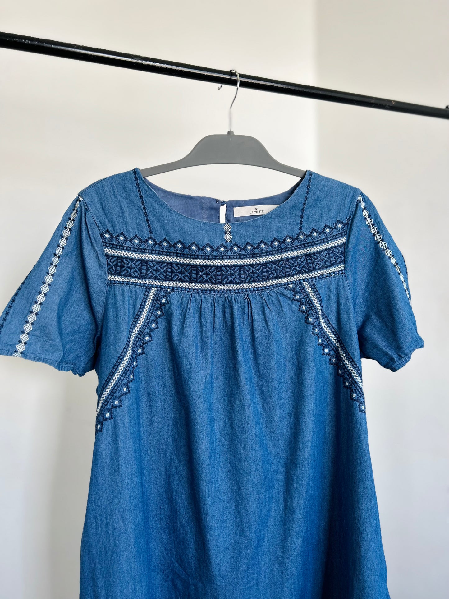 Vestido jean y bordado LÍMITE TM/L