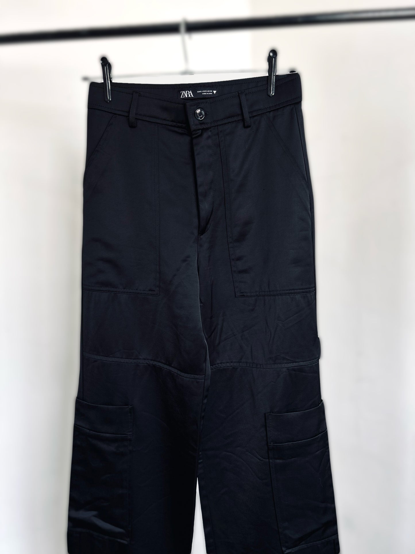 Pantalón cargo satinado ZARA TS