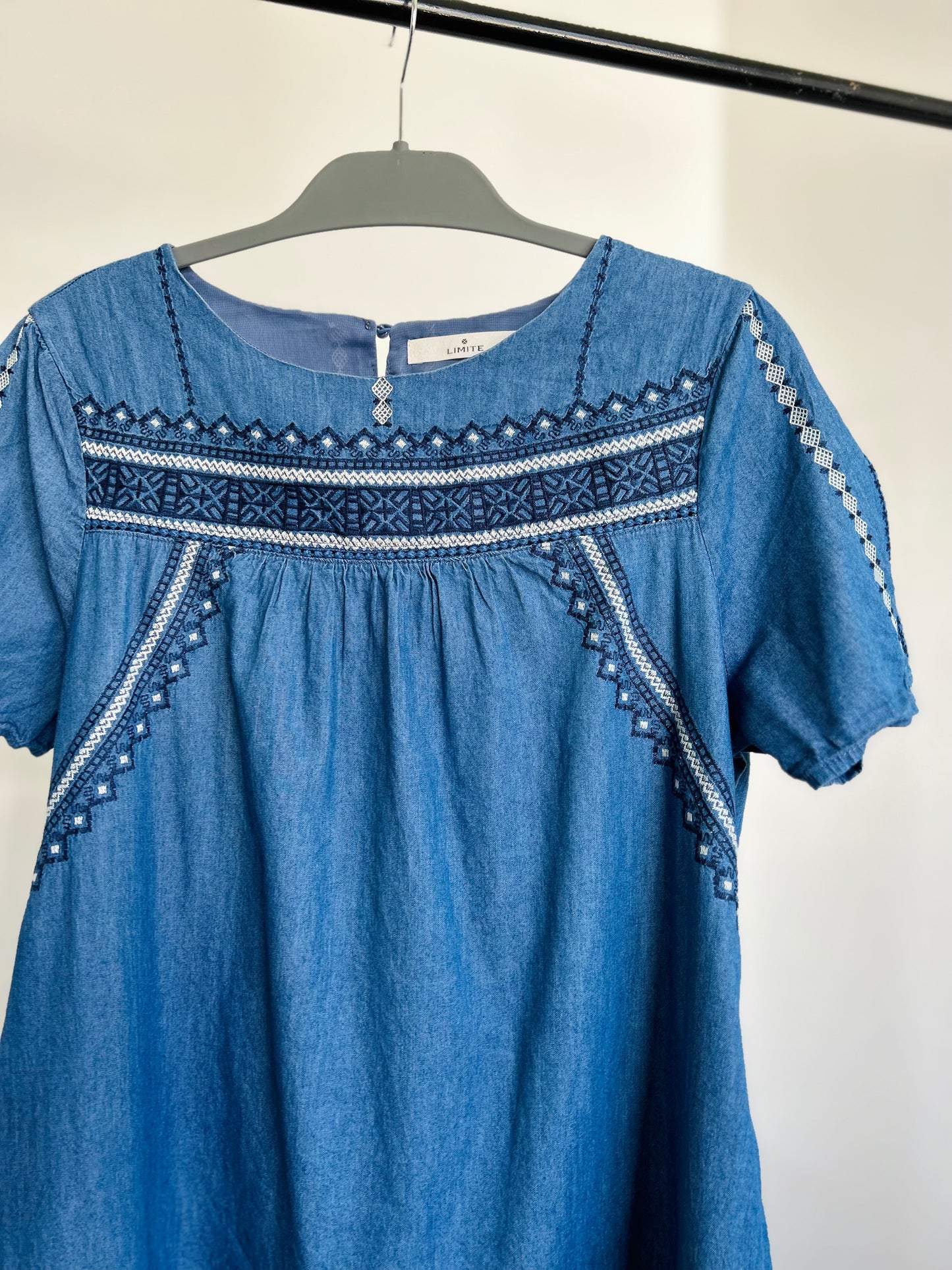 Vestido jean y bordado LÍMITE TM/L