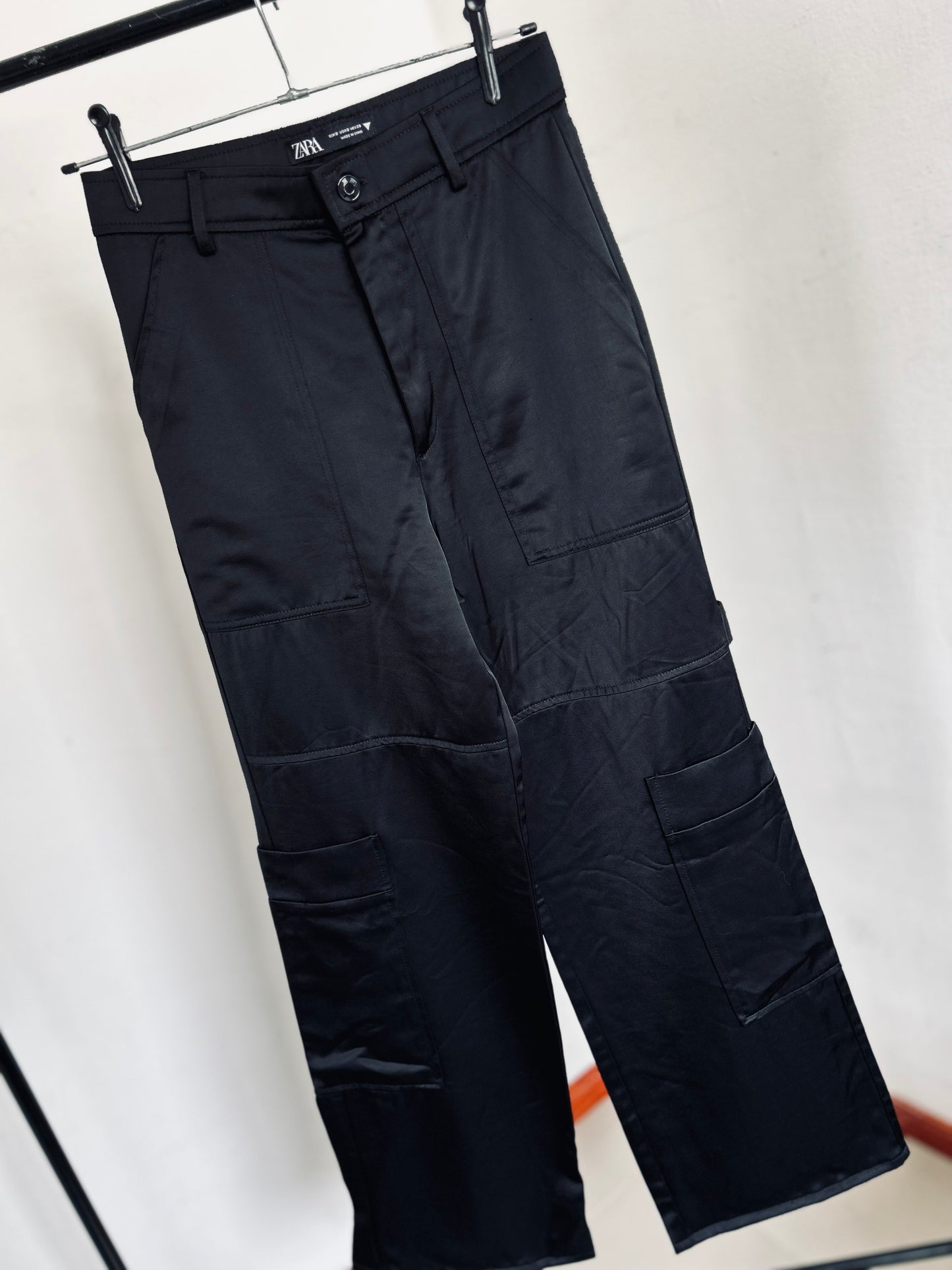 Pantalón cargo satinado ZARA TS