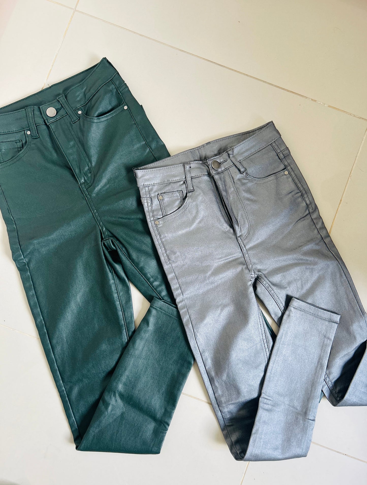 Pantalón engomado nuevo xs T32/34