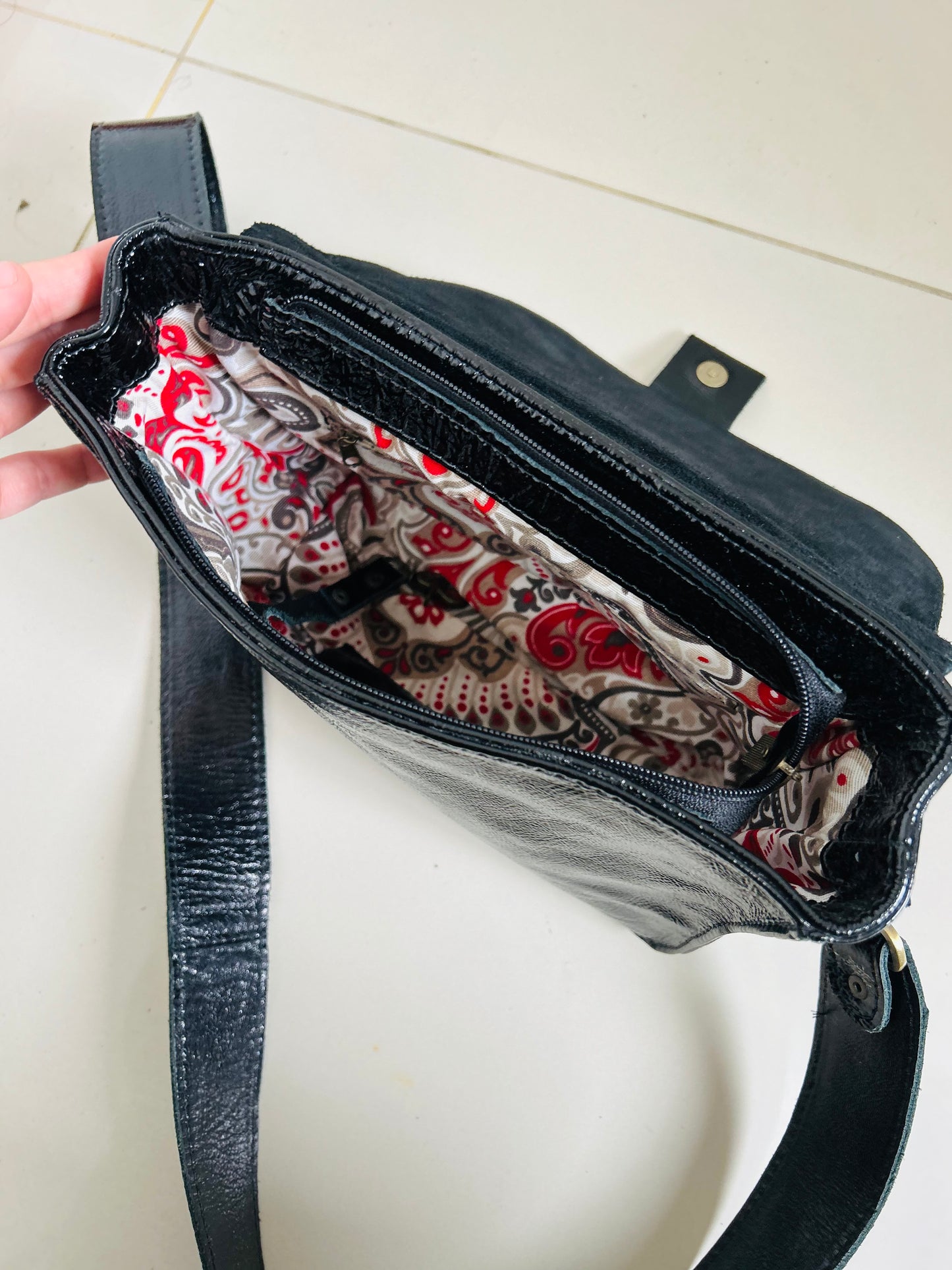 Cartera cuero con etiqueta MARILLA DAUBER