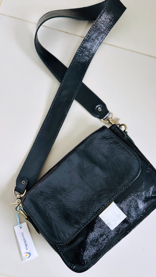 Cartera cuero con etiqueta MARILLA DAUBER