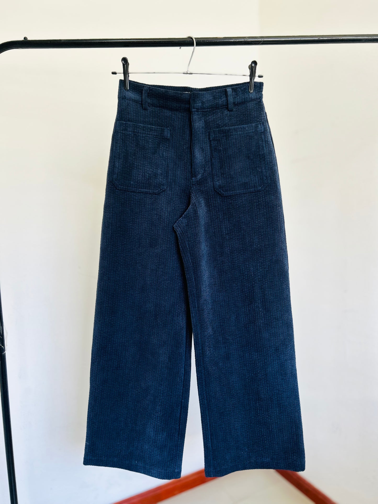 Pantalón pana marine Zara T34